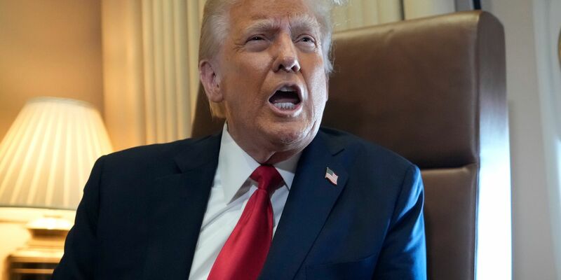 US-Präsident Trump kündigt neue Zölle unter anderem auf Stahl-Importe an. (Archivbild) - Foto: Ben Curtis/AP/dpa