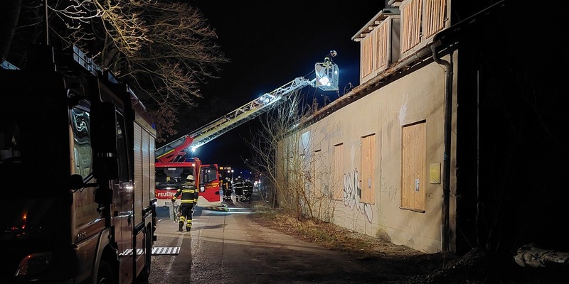 FW-M: Brand im denkmalgeschützten Kieswerk (Perlach) - Foto: presseportal.de