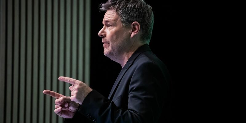 Grünen-Kanzlerkandidat Habeck wehrt sich gegen Plagiatsvorwürfe - Foto: Christoph Soeder/dpa