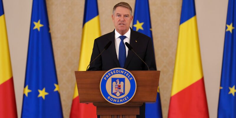 Rumäniens Staatspräsident Klaus Iohannis ist zurückgetreten  - Foto: Vadim Ghirda/AP/dpa