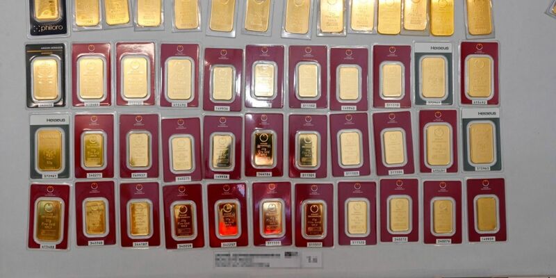 Von der österreichischen Polizei wurde Gold sichergestellt. Die «Schamanin» ist auf der Flucht. - Foto: -/LKA NÖ TATORT/dpa