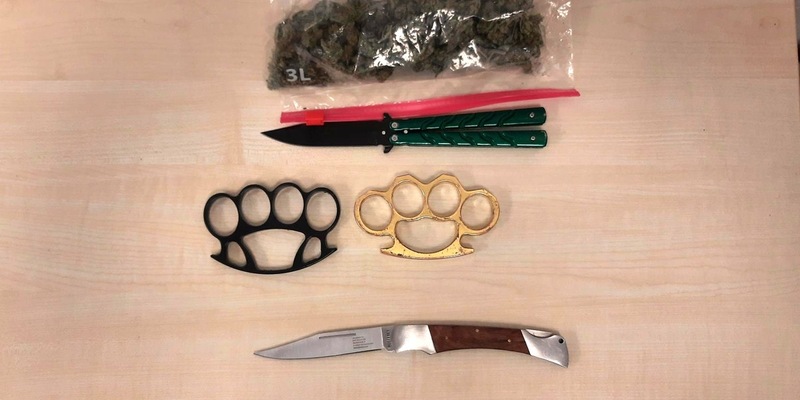 BPOL-HB: Bundespolizei stellt Messer, Schlagringe und Teleskopschlagstock sicher - Foto: presseportal.de