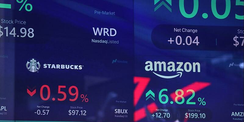 Börsenkurse von Starbucks und Amazon an der Nasdaq (Archiv) - Foto: über dts Nachrichtenagentur