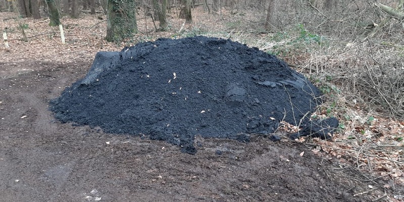 POL-OF: Asphalt im Wald abgeladen: Kripo bittet um Hinweise - Foto: presseportal.de