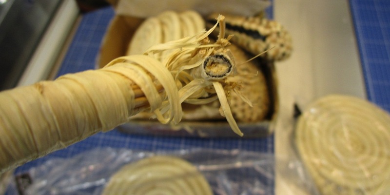 HZA-F: Zoll am Frankfurter Flughafen beschlagnahmt 700 Gramm Heroin - es war in geflochtenen Untersetzern eingearbeitet - Foto: presseportal.de