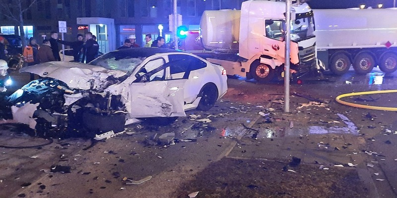 FW-M: Schwerer Verkehrsunfall (Lerchenau-Am Hart) - Foto: presseportal.de