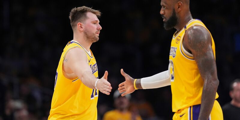 Luka Doncic bei seinem Debüt für die Los Angeles Lakers. - Foto: Mark J. Terrill/AP/dpa
