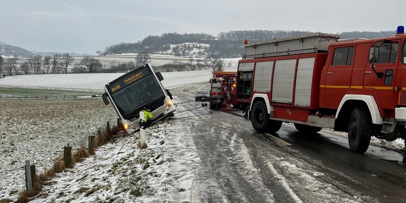 POL-HX: Elf Unfälle auf glatten Straßen im Kreis Höxter - Foto: presseportal.de