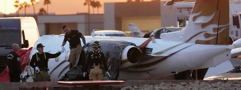 Am Flughafen Scottsdale hat ein Privatjet ein parkendes Flugzeug gerammt. - Foto: Ross D. Franklin/AP/dpa