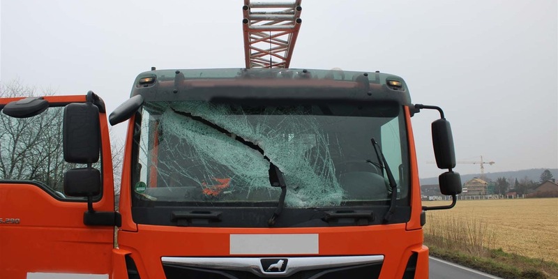 POL-DN: Heizkörper fliegt in Windschutzscheibe - Zwei Verletzte - Foto: presseportal.de