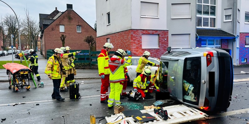 FW-GLA: Verkehrsunfall mit eingeklemmter schwerverletzter Person - Foto: presseportal.de