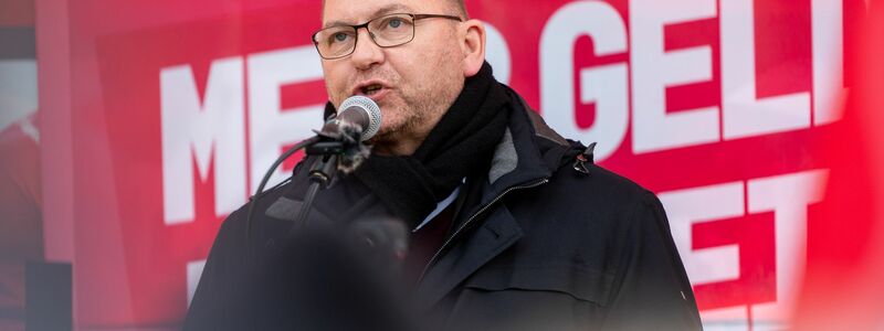 Verdi-Chef Frank Werneke erwartet eine Ausweitung von Warnstreiks. (Archivbild) - Foto: Christophe Gateau/dpa