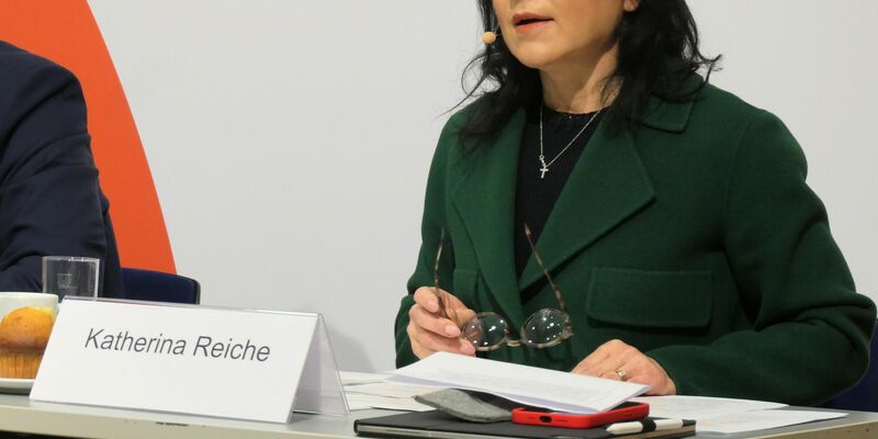 Wie die Kosten der Energiewende besser verteilt werden können, ist eines der Themen der Energiefachmesse E-world in Essen. - Foto: Helge Toben/dpa