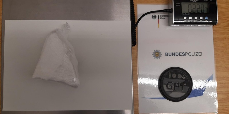BPOL NRW: Fahndungserfolg des grenzüberschreitenden Polizeiteams: 23-Jähriger mit 220 Gramm Kokain auf der Autobahn 3 festgenommen - Foto: presseportal.de