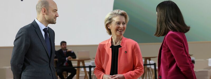 EU-Kommissionschefin von der Leyen hat Milliardeninvestitionen in KI angekündigt. - Foto: Thomas Padilla/AP/dpa