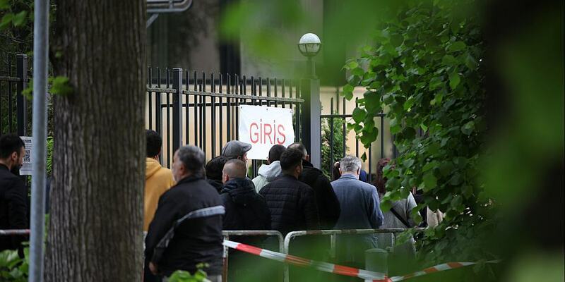 Warteschlamge vor Botschaft bei Türkei-Wahl 2023 - Foto: über dts Nachrichtenagentur