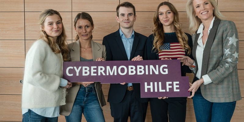Prominente zeigen Gesicht gegen Cybermobbing bei weltweitem Aktionstag in Hamburg - Foto: presseportal.de