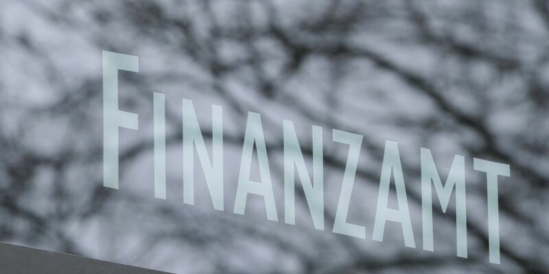 Die Grundsteuer zählt zu den wichtigsten Einnahmequellen der Gemeinden (Symbolbild). - Foto: Bernd Weißbrod/dpa