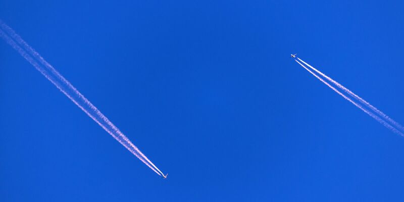 Verkehrsflugzeuge halten sich an bestimmte Luftrouten. (Archivfoto) - Foto: Jens Büttner/dpa