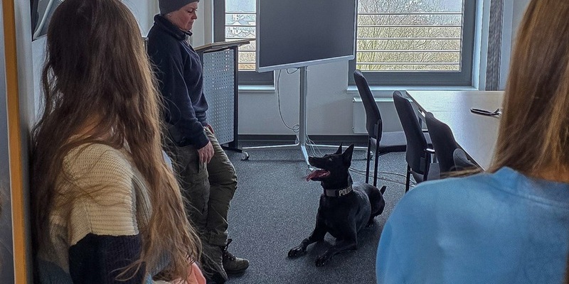 POL-EN: Ennepetal: Schülerpraktikum bei der Polizei des Ennepe-Ruhr-Kreises- Einblicke in den spannenden Alltag - Foto: presseportal.de