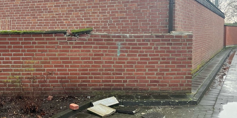 POL-KLE: Rees - Grundstücksmauer beschädigt: Polizei sucht Zeugen nach Verkehrsunfallflucht - Foto: presseportal.de