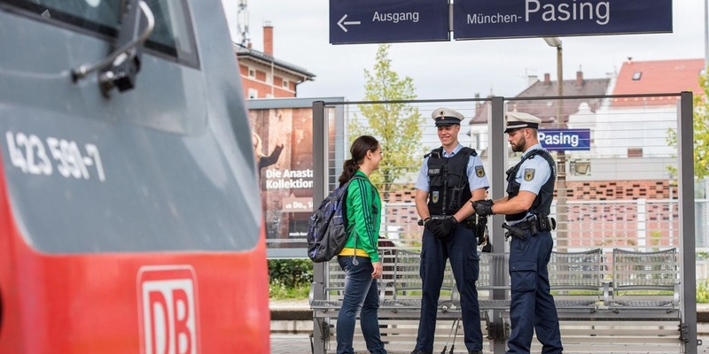 Bundespolizeidirektion München: Polizeieinsatz im Bahnhof Pasing / 21-Jähriger sorgt im Regionalexpress für Aufregung - Foto: presseportal.de