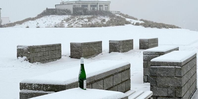 Es wird kühler und es schneit, am Alpenrand werden bis Freitagabend bis zu 20 Zentimeter Neuschnee erwartet. - Foto: Volker Bartels/dpa
