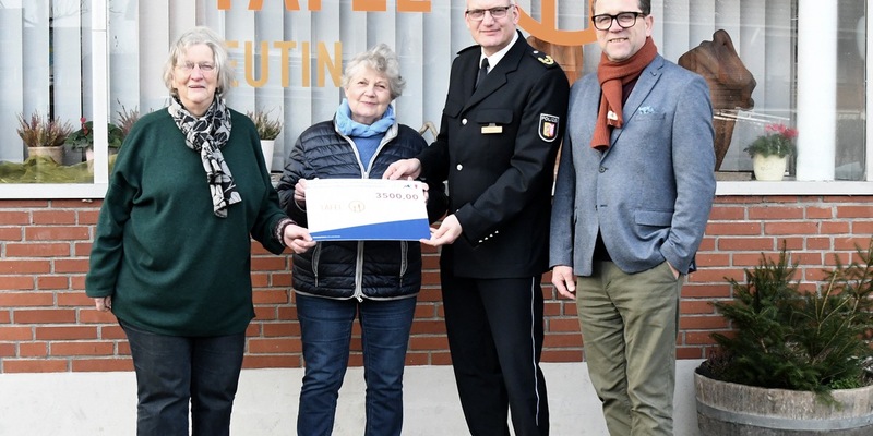 POL-SH-AFB: Polizeiangehörige spenden für die Tafel Eutin - Foto: presseportal.de