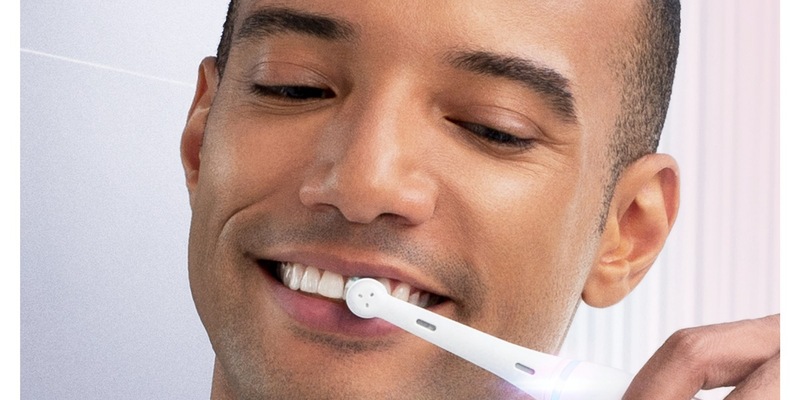 Smart Bristles für die Oral-B iO: Die neue Aufsteckbürste mit intelligenten Borsten, die sich verfärben, wenn die Reinigungsleistung nachlässt und du sie wechseln solltest - Foto: presseportal.de