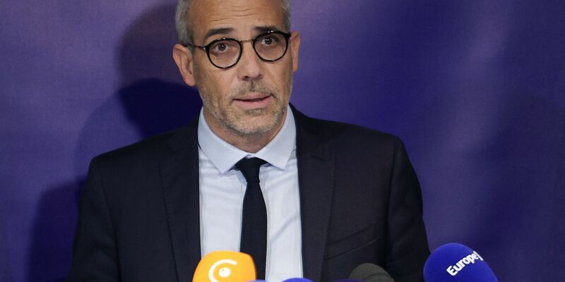 Staatsanwalt Grégoire Dulin spricht über die Erkenntnisse im Fall. - Foto: Thibaud Moritz/AFP/dpa