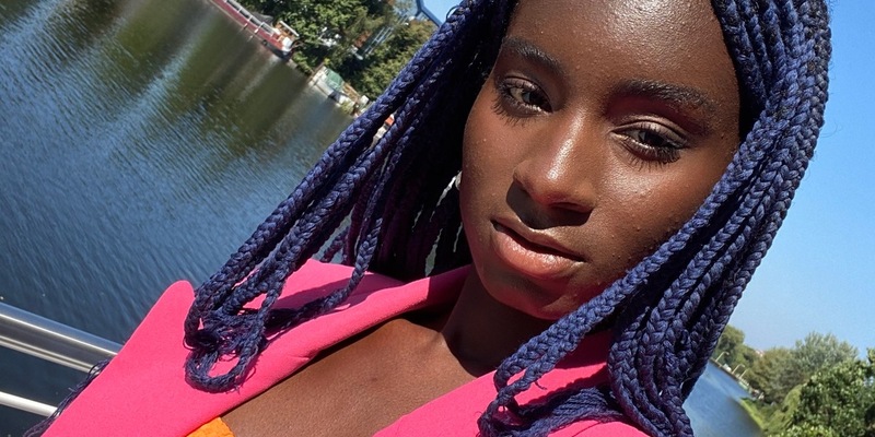 Tänzerin Oumi Janta und Always: Gemeinsam für ein unbeschwertes Gefühl während der Periode mit #AlwaysShake - Foto: presseportal.de