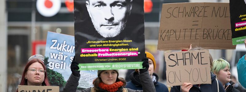 Vergangene Woche war FDP-Spitzenkandidat Christian Lindner für eine Wahlkampfveranstaltung in Dresden. Gegner der Partei nahmen das zum Anlass für eine Demonstration. - Foto: Sebastian Kahnert/dpa