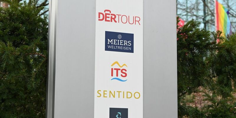 Der Reiseveranstalter Dertour expandiert in der Schweiz (Archivbild). - Foto: Arne Dedert/dpa