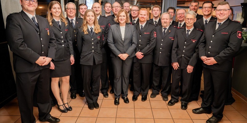 FW Dinslaken: Jahreshauptversammlung des Löschzuges Eppinghoven - Rückblick, Ehrungen und ein besonderes Jubiläum - Foto: presseportal.de