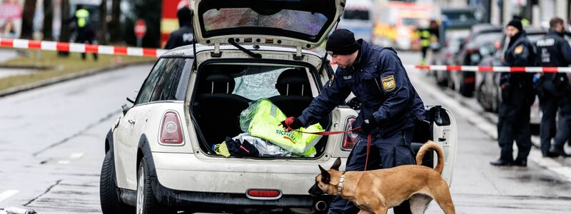 Der Vorfall gegen 10.30 Uhr löste einen Großeinsatz aus. - Foto: Matthias Balk/dpa