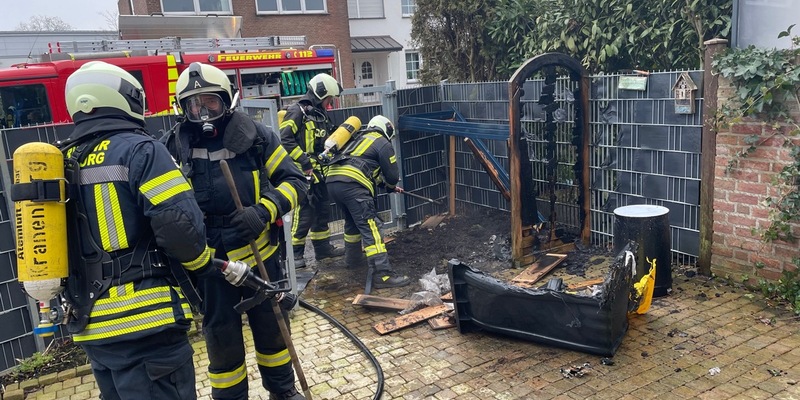 FW Kranenburg: Mülltonnenbrand am Stormweg - Foto: presseportal.de