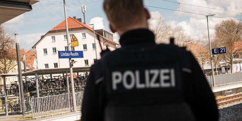 Bundespolizeidirektion München: Männer wollen ihre geschleusten Brüder bei der Polizei abholen/ Bundespolizei ermittelt gegen Schleuser - Foto: presseportal.de