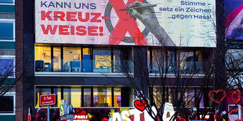 Werbebranche vereint: Rechts kann uns kreuzweise / Hamburg startet eine der sichtbarsten Kampagnen zur Bundestagswahl 2025 - Foto: presseportal.de