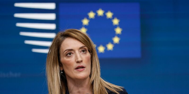 EU-Parlamentspräsidentin Roberta Metsola ist derzeit auf Mission im Nahen Osten. (Archivbild) - Foto: Omar Havana/AP/dpa