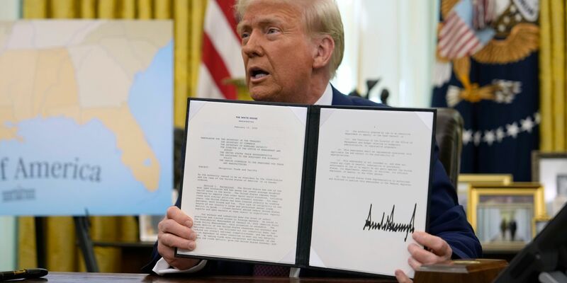 Gut zwei Drittel der Menschen in Deutschland sind laut einer Umfrage für Gegenzölle auf US-Produkte. (Archivbild) - Foto: Ben Curtis/AP/dpa