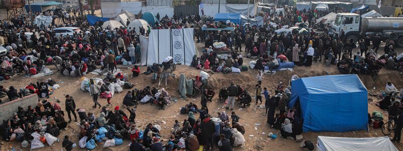 Die Hamas soll gemäß dem Waffenruhe-Abkommen morgen weitere Geiseln aus dem Gazastreifen freilassen. (Archivbild) - Foto: Jehad Alshrafi/AP/dpa