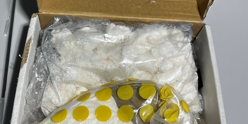 HZA-HST: Mit Drogen auf Reisen ./. Stralsunder Zoll findet fast 500 Gramm Amphetamin im Gepäck eines polnischen Reisenden - Foto: presseportal.de