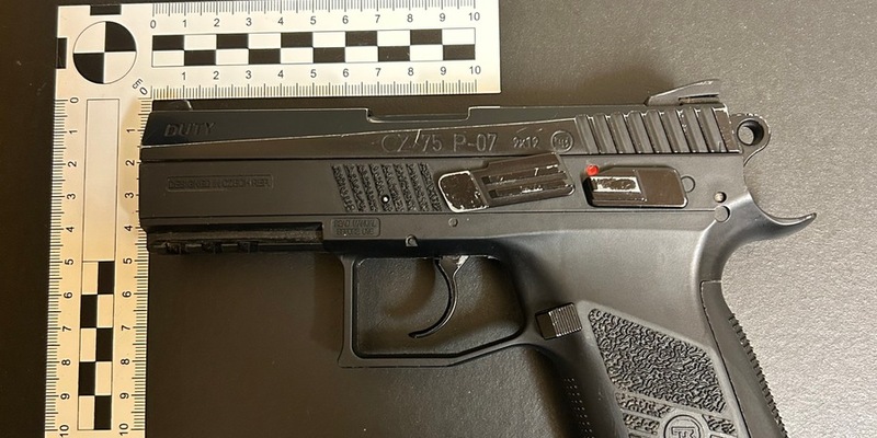 HZA-LÖ: Zwischen Einkäufen und Kinderwagen / Zoll stellt Softair-Waffe ohne Kennzeichnung sicher - Foto: presseportal.de