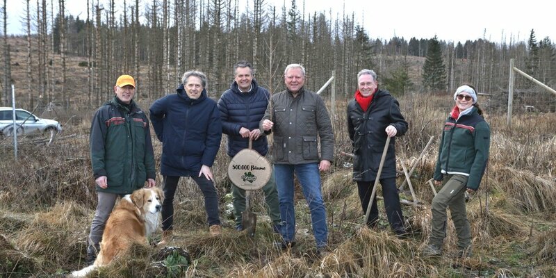 fit4future natur pflanzt 500.000-sten Baum / Wald muss als wertvoller Lebensraum und Klimaschützer für zukünftige Generationen erhalten werden - Foto: presseportal.de