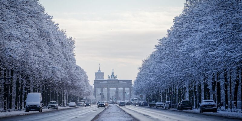 Die kommenden Nächte werden bitterkalt. Zweistellige Minusgrade erwartet der Wetterdienst in manchen Teilen Deutschlands.  - Foto: Kay Nietfeld/dpa