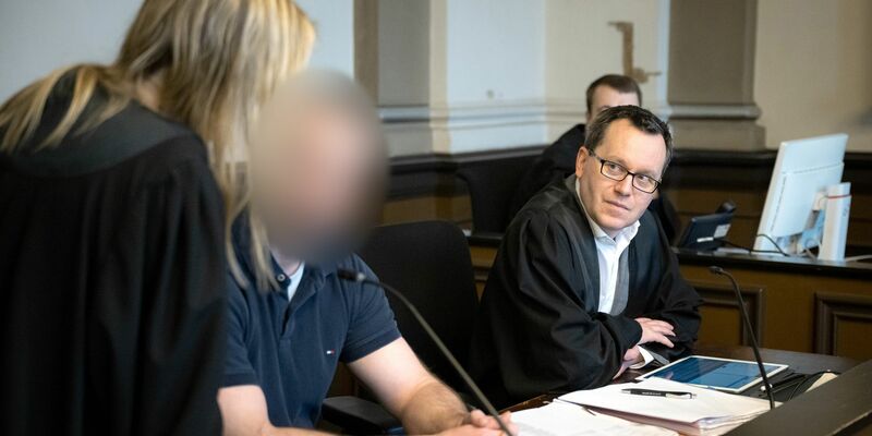 Laut Staatsanwaltschaft soll der Angeklagte wie bei einem Häuserkampf vorgegangen sein. (Archivbild) - Foto: Sina Schuldt/dpa