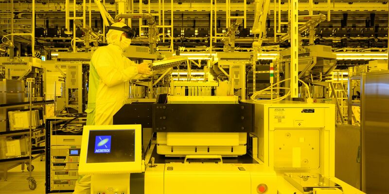 Deutschland ist ein Schlüssellieferant bei der globalen Halbleiterproduktion. - Foto: Robert Michael/dpa