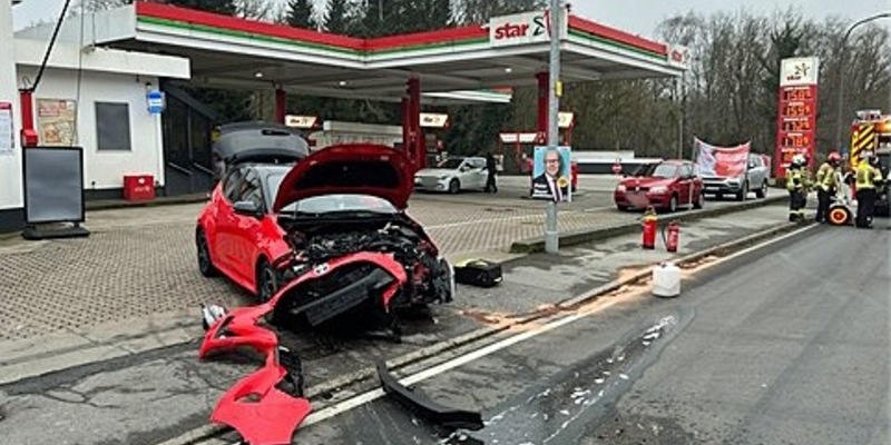 POL-ME: Beim Einfahren in den fließenden Verkehr verunfallt - Wülfrath - 2502056 - Foto: presseportal.de