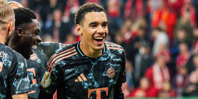 Jamal Musiala verlängert seinen Vertrag beim FC Bayern. - Foto: Torsten Silz/dpa