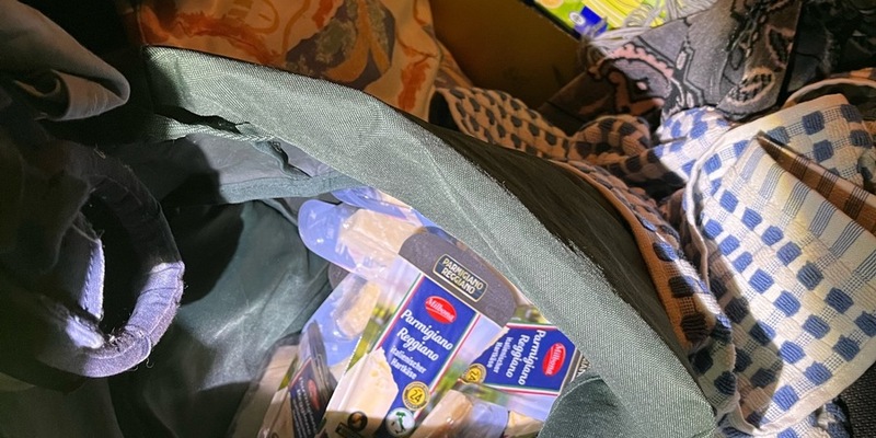 POL-D: Wersten - Strategische Fahndung führt zum Erfolg - Fahrzeugkontrolle deckt mutmaßlichen Lebensmitteldiebstahl auf - Zwei Messer, Machete und Bolzenschneider sichergestellt - Foto: presseportal.de